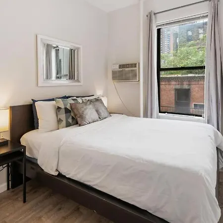 2Br Great Location Short Walk To Times Square Apartment
